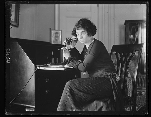 Mrs. Wallace Reid in Wash. attending narcotic meeting
