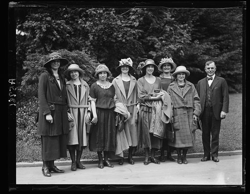 Group at White House; Henry C. Wallace, right. Washington, D.C.