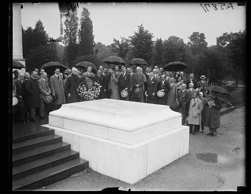 British ad men with Washington ad club at Arlington