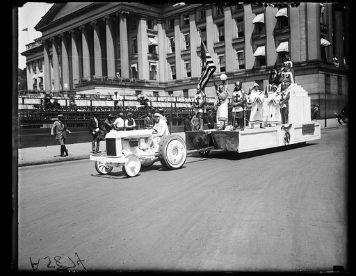 Floats in Shrine parade