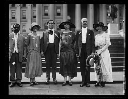 ...]w thought club. Left to right: Miss Maude Gribbon, Sidney, Australia, [...] G. Pateman, Adelaide, Australia, Mrs. Vi[...]chlan, Dawson Yukon Territory, Alex[...] England, and Miss Alic[...], America