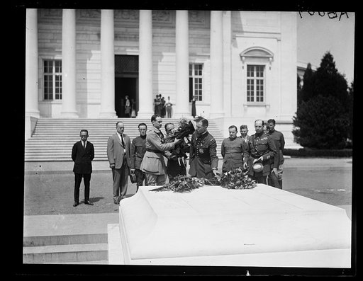 Gen. Henri Gourand placing wreath on tomb of unknown dead