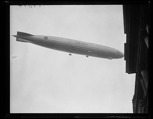Navy ZR-1 airship flying over Washington, D.C., September 22, 1923