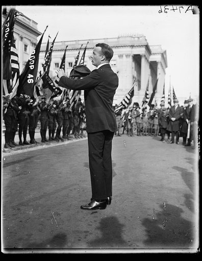 Theodore Roosevelt, Jr., with boy scouts at U.S. Capitol, Washington, D.C.