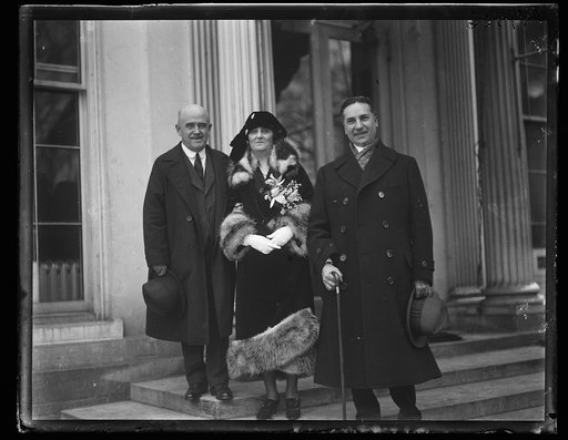 Visitors at White House, Washington, D.C.