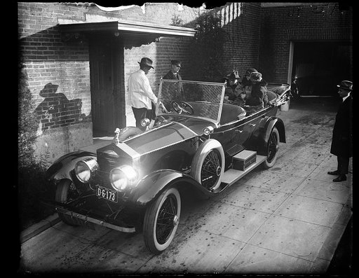 Woodrow Wilson in automobile