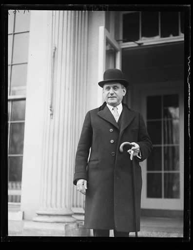 Alex. P. Moore, U.S. Minister to Spain, at White House during his stay in Wash.