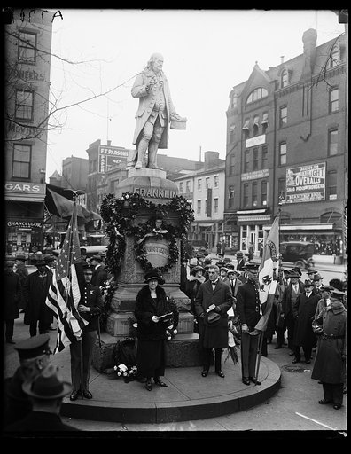 Mrs. Anthony Wayne Cook, Pres. D.A.R., speaking at the memorial exercise before the statue of Benjamin Franklin, Jan. 17