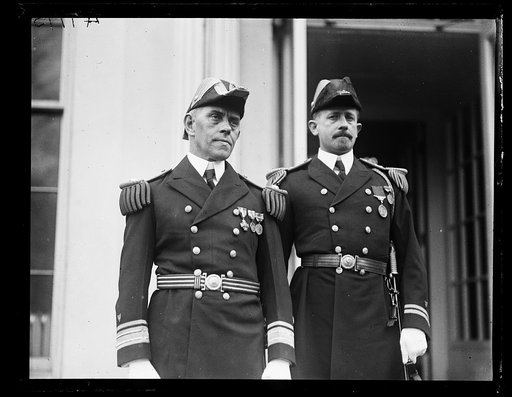 Military men at White House, Washington, D.C.