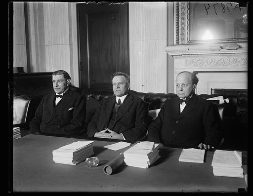 Oil Prosecutors meet with Senator Lenr[...] Senator Pomerone and O.J. Roberts