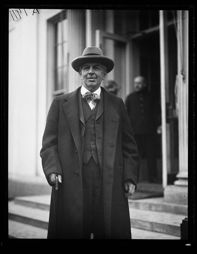 ...] Khan, Veteran Member of the [...] and Chmn. of the Military Affairs Comm. said good-bye to Pres. Coolidge. Ill health may prevent his returning to Wash. and his official duties [White House, Washington, D.C.