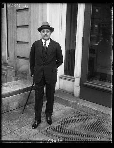 W.F. Martin, Special Asst. to former Atty. Gen. Daugherty leaving the Dept. of Justice for the White House to present Mr. Daugherty's resignation to the Pres.