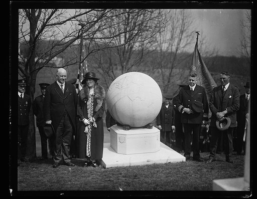 Arlington Nat'l Cemetery, Sat., April 6. Peary memorial services commemorating the 15th Anniversary of the placing of the Amer. flag at the North Pole by Peary. Lft. to rt.: Former Secy. of the Navy Edwin Denby, Mrs. Edward Stafford, daughter of Adm. Peary