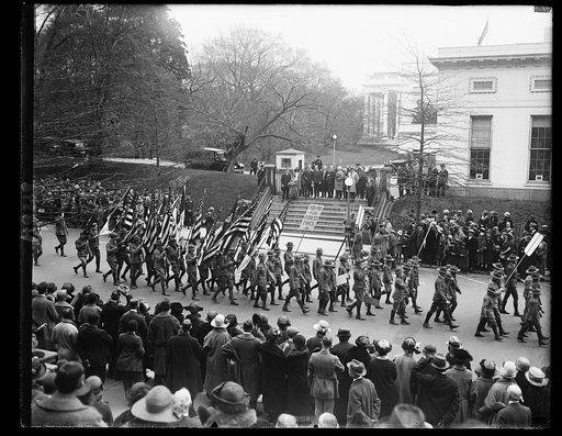 Boy Scouts of Nat'l Capital open Forest Protection Week with a parade of 1500 scouts, Bugle and Drum Corps and all the trimming. Reviewed by Pres. Coolidge and scout officials from west steps of the executive offices