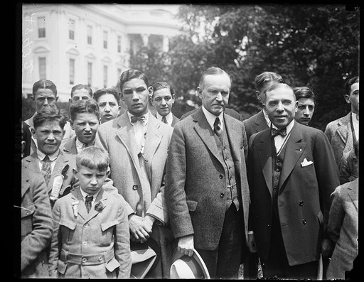Boy mayor of New York City with Thomas Jefferson Memorial Assoc. pilgrimage at White House. Left to rt.: Maurice Worth, Boy Mayor of N.Y., Pres. Coolidge, and Rep. Sol Bloom of N.Y.