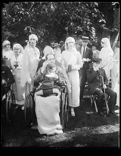 Mrs. Sylvanus Stokes, Jr., and Mrs. Elridge Jordan, with some of the wounded soldiers whom they assisted at the garden party given in honor of the veterans at the W.H. [i.e., White House] June 5
