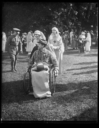 Mrs. Sylvanus Stokes, Jr., and Mrs. Elridge Jordan, with some of the wounded soldiers whom they assisted at the garden party given in honor of the veterans at the W.H. [i.e., White House] June 5th