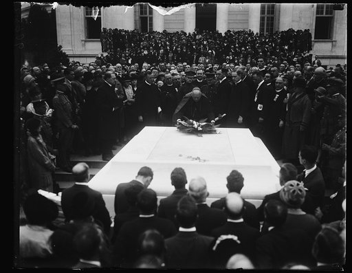 Laying wreath at Tomb of the Unknown Soldier, Arlington National Cemetery, Arlington, Virginia