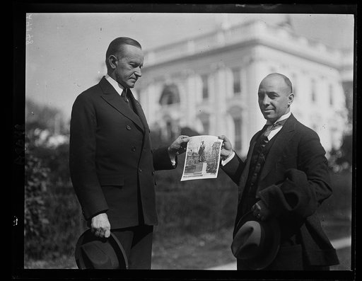 Salvatore M. Pino, right, representing Il Profresso Italo-Amfricano, one of the leading Italian newspapers in U.S., with Pres. Coolidge, with a picture of the Dante statue located in Meridian Hill Park, Wash. Mr. Pino urged on behalf of the Italians in this country the improvement of the lower porti