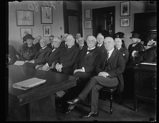 Annual mtg. of Amer. Red Cross at Red Cross Bldg., Dec. 10. Front row, lft. to rt.: Miss Mabel [...] Nat'l Secy., William Alden, Judge George Gray of Wilmington, Wm. Howard Taft, Chief Justice [...] Gen. Nelson Miles, and [...] Barton Payne, Chm.