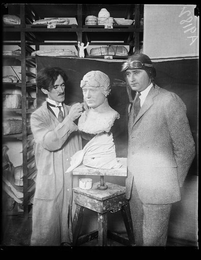 Lt. Lowell Smith, who was in command of the flight around the world, posing for Joseph Anthony Atchison, Wash. sculptor, who is making individual busts of the world fliers