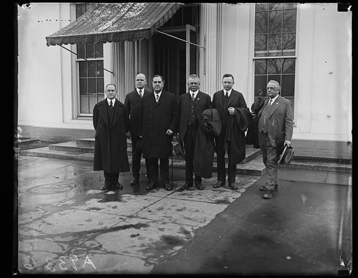 Urge that Shenanhoah Valley be made National [...] members of the Shenanhoah Valley Association who a[...] Washington to urge that legislation be passed making [...] Valley a National Park. They were photographed at the [...] House. In the group, (left to right) G.F. Pollock, Pre[...] Park Associati