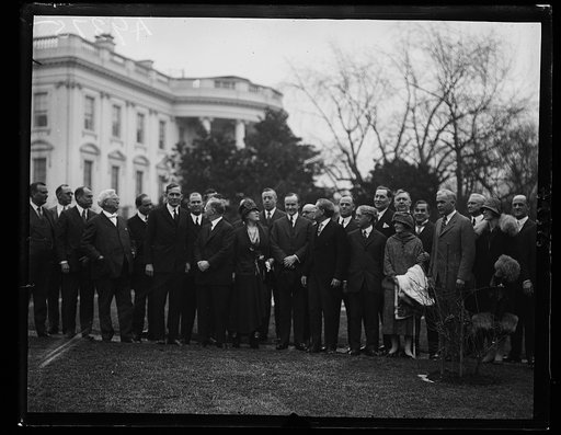Members of the Associated Advertising [Clubs?] world invite the Pres. to attend their convention in Texas