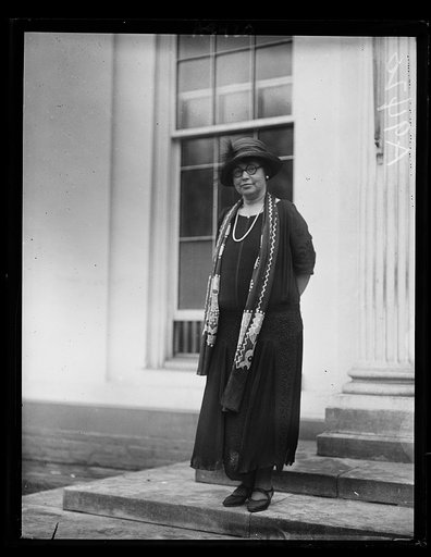 Mrs. O.D. Oliphant, of Trenton, N.J., National President [...] American Legion Auxilairy today called upon President Coolidge [...] acquaint him with the plans for the Women's Conference on Nat[...] Defense as peace insurance. Which the American Legion Auxiliary [White House, Washington, D.C.