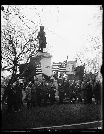 Pay tribute to Revolutionary hero. The Sons of the Revolution, in the District paid tribute to Taduesz Kosciusko, famous Pol[...] today, February, 12th by placing a wreath at t[...] this revolutionary hero, commemorating the 178 [...] his birth. The photo shows Captain Evan W. S[...] Chaplain, offer