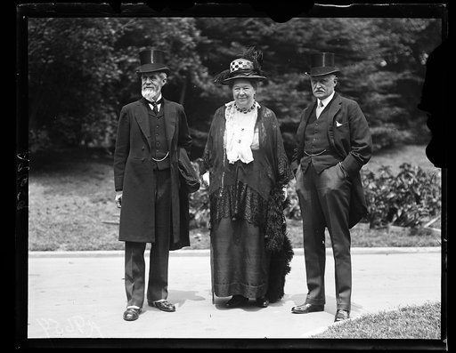 Lord and Lady Aberdeen. Sir Esme Howard, (right) at the White House where they paid their respects to President Coolidge. Lord and Lady Aberdeen attended the International Council of Women in Washington