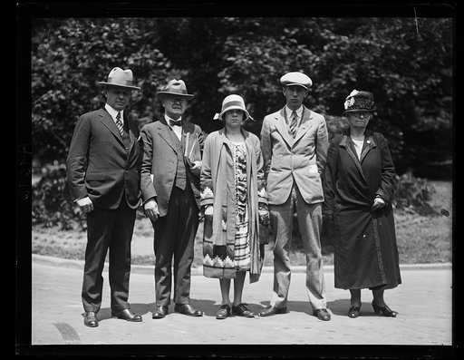 "Tiny Town" is the name of a miniature city [...]nd officered by school students within the corporate [...]its of Springfield, Mo. The officials of this "city" called on President Coolidge, May 16. In the group, left to right, are: Rep. Joe Manlove, Mr. M.V. Carroll, Secretary of the Springfield, Mo