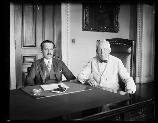 Frank Kellogg, right