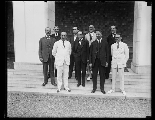 Dr. L.A. [...]rowe, Director General of the American Union entertains at luncheon, Sept. 15th at the Pa[...] American Annex, in honor of the Minister of Chile to England. The assistant Secretary of Labor of Chile and Hon. Manuel Gar[...] de la Huesta of Chile. In the group, front row, left to right: