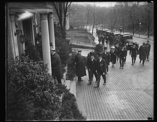 Group arriving at Woodrow Wilson house, Washington, D.C.