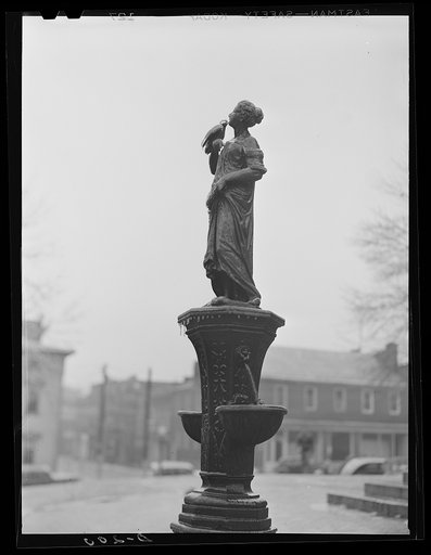 Shenandoah Valley. Frostbitten statue outside the Rockingham County Courthouse, Harrisonburg, Virginia