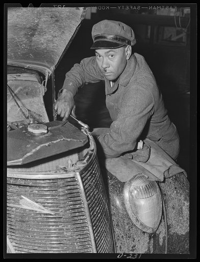 Shenandoah Valley. Worker in Spitzer's Garage, Grottoes, one of the flourishing shops in the valley