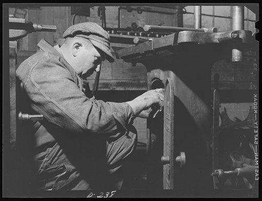 Shenandoah Valley. Worker in the Penn Foundry Manufacturing Company at Waynesboro, Virginia, one of the largest shops in the Shenandoah Valley