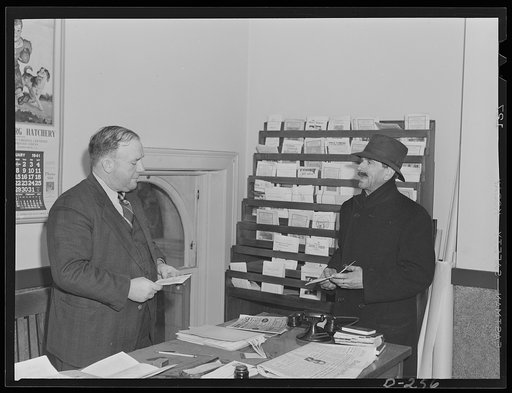 Shenandoah Valley. Sam Cox (left), county agent, is chairman of the Rockingham County Committee