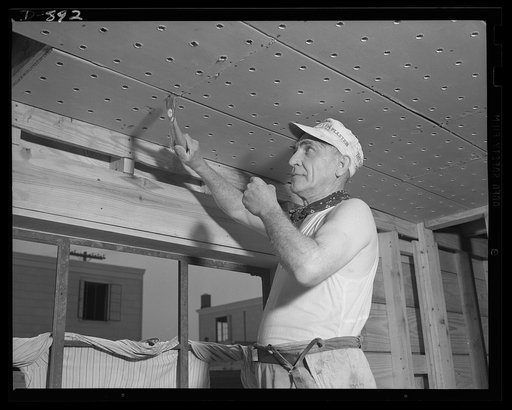 Defense housing, Erie, Pennsylvania. Pre-fabricated sheets of asbestos reinforced with gypsum serve as an economical base for plaster walls and ceilings. These sheets, nailed directly to studs, also afford protection against heat and cold. A crew of fourteen men (ten lathers and four laborers) can l