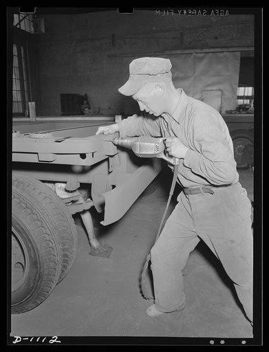 Trailers for defense transportation. Winter Weiss Company, Denver, Colorado. Manufacture of semi-trailers for Defense transportation. These trailers are eqipped with a combination platform stake body and are intended for general use in Army camps and depots. They carry a payload of 7,000 pounds. Thi