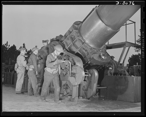 Fort Story coast defense. Tracking the target on one of Fort Story's giant guns