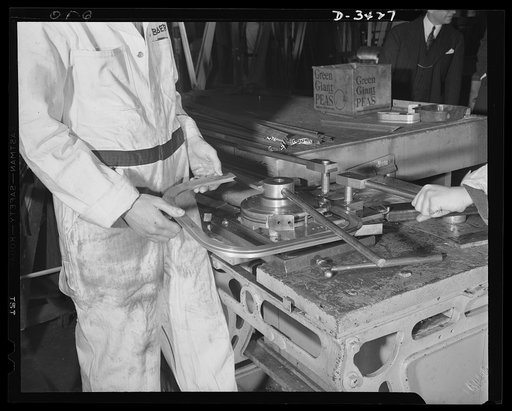 Conversion. Metal screens to bomber windows. Sash for the navigator window of a bombing plane is made on special bending equipment from extruded aluminum shapes. The work is being done in the plant of an Eastern manufacturer of metal door and window screens