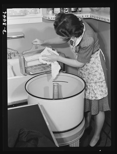 To keep your wringer operating properly, dry rolls thoroughly after use with a soft cloth and then release lever which removes pressure from the rolls
