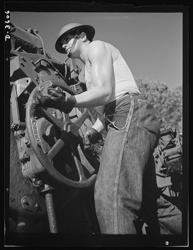 Fort Story coast defense. One of Uncle Sam's fighting men at Fort Story, Virginia adjusts the range on one of the giant guns which line the shore. Fort Story, Virginia