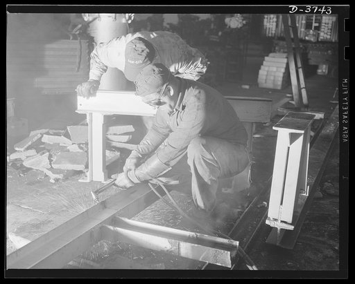 Switching over to war production. Steel workers make structural changes as a big automobile plant is entirely converted to volume production of army tanks and "jeeps." Ford Lincoln plant, Michigan
