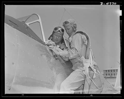 Marine Corps gliders, Parris Island. They fly without engines. Lieutenants of the Marine Corps, studying glider pilotage, compare notes before a flight from Page Field, Parris Island, South Carolina