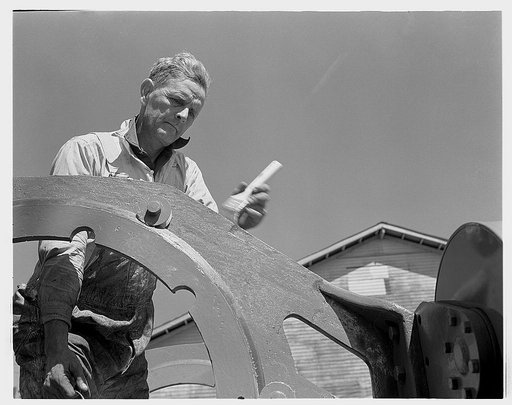 De Land pool. Skilled craftsmen. Workers in Florida's war production pools come from all walks and ways of life. Painter on the De Land war contract is Curtis Yelvington, forty-five, born and reared in De Land. He has one son in the coast artillery and another in the Navy, both volunteers. He says, 