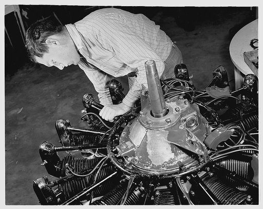 De Land pool. Aircraft construction class. Daytona Beach, Florida high school students are making a record among the vocational schools of the state in the speed with which they are picking up the mechanics of repairing airplane motors. Dewey Stewart, nineteen, is checking the valve adjustment on a 