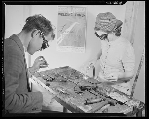 De Land pool. Aircraft construction class. Lewis Long, Jr., of Lake Helen, Florida, worked in the county courthouse before Pearl Harbor with a wife and baby to support. Now he's deep in the war effort, welding aircraft. He is shown going through the De Land Vocational School. Opposite him is Mrs. Ma