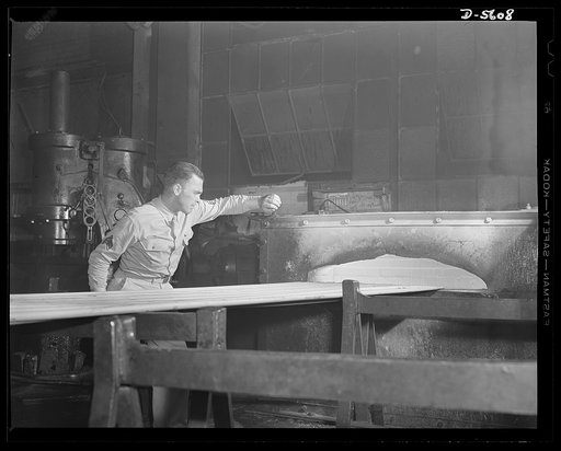 A poster comes to life. Picture of a soldier learning something about his gun. Sergeant French L. Vineyard, on furlough to meet his comrades of the "Men Working Together" poster, watches the heat treatment of steel tubing at an Allegheny-Ludlum mill. He's always though that gun of his "just growed--